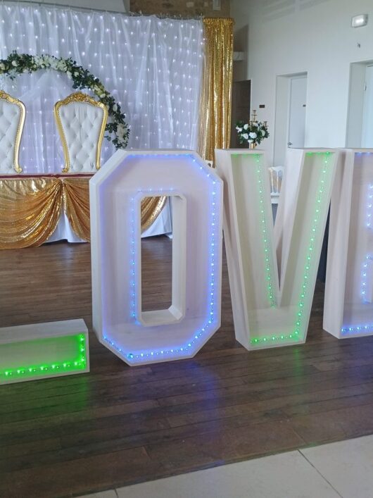 Lettres LOVE géantes